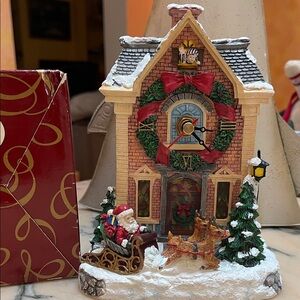 The San Francisco Music Box Company 1998 Xmas Clock with Santa and Sleigh